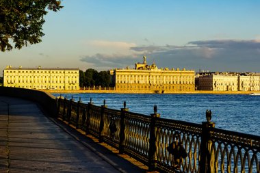 Aziz Petersburg Panoraması 'nda tarihi binalar mimari sokaklar ve kanallar Saint Petersburg, Rusya.