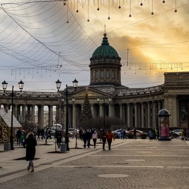 Kazan Katedrali ya da Kazanskiy Kafedralniy Sobor, Rusya 'nın Saint Petersburg kentindeki Nevsky Prospekt üzerinde Rus Ortodoks Kilisesi' nin bir katedralidir..