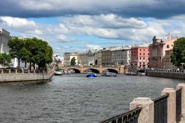 Aziz Petersburg Panoraması 'nda tarihi binalar mimari sokaklar ve kanallar Saint Petersburg, Rusya.