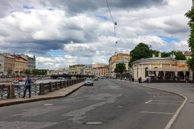 Aziz Petersburg Panoraması 'nda tarihi binalar mimari sokaklar ve kanallar Saint Petersburg, Rusya.