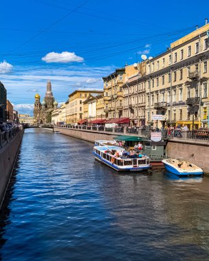 Aziz Petersburg Panoraması 'nda tarihi binalar mimari sokaklar ve kanallar Saint Petersburg, Rusya