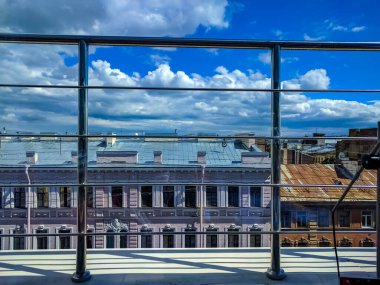 Aziz Petersburg Panoraması 'nda tarihi binalar mimari sokaklar ve kanallar Saint Petersburg, Rusya.
