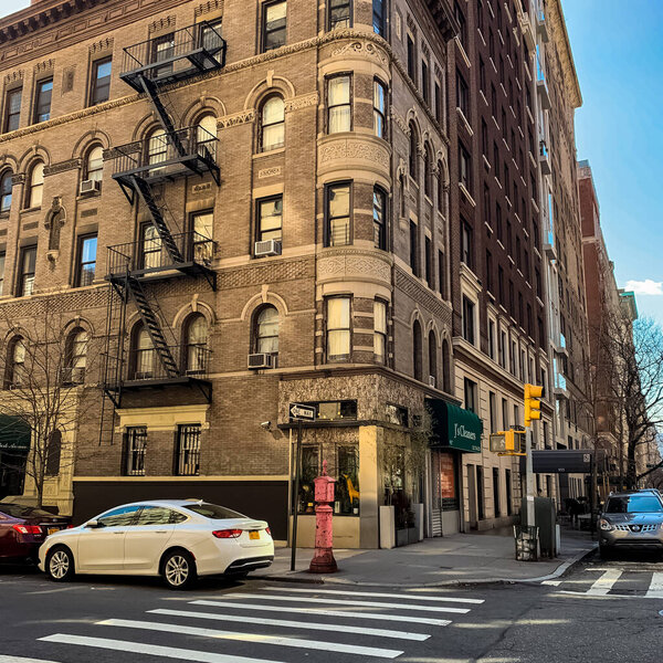 Панорама Манхэттена с желтыми такси Нью-Йорка на улице. Манхэттен.