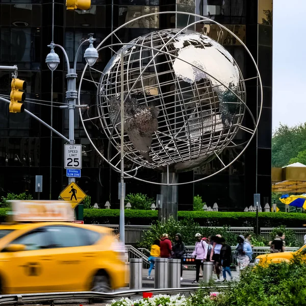 New York Taki Columbus Circle Yağmurlu Bir Günde Sarı Taksilerle — Stok fotoğraf