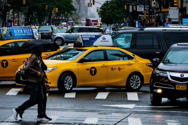 Columbus Circle Nova York Com Táxis Amarelos Dia Chuvoso Manhattan — Fotografia de Stock