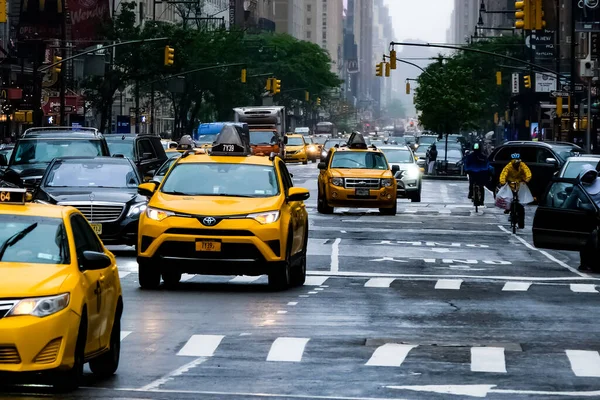 Columbus Circle Nova York Com Táxis Amarelos Dia Chuvoso Manhattan — Fotografia de Stock
