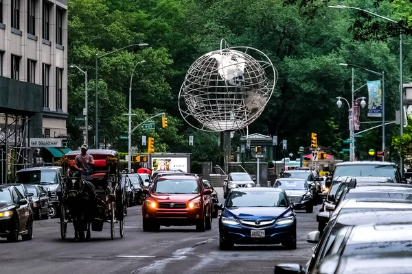 Columbus Circle New York City Med Gula Taxibilar Regnig Dag — Stockfoto