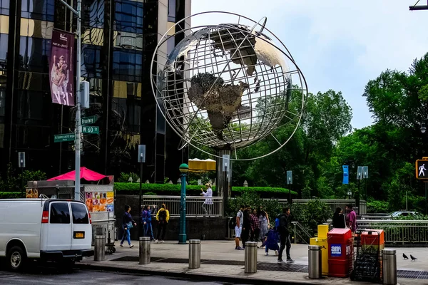 New York Taki Columbus Circle Yağmurlu Bir Günde Sarı Taksilerle — Stok fotoğraf