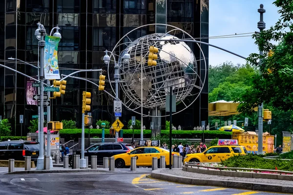 纽约市哥伦布广场 雨天开黄色出租车 纽约曼哈顿 — 图库照片