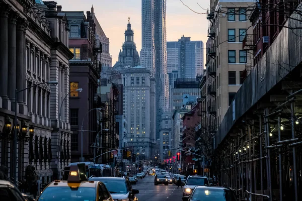 纽约市曼哈顿街道风景全景 黄色出租车和行人 纽约曼哈顿 — 图库照片