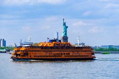 Staten Island Feribot ve Özgürlük Heykeli. New York, ABD