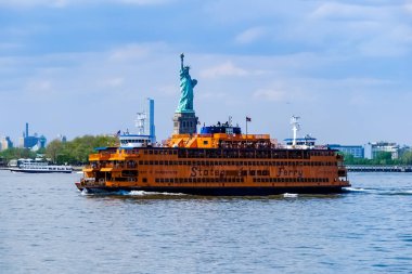 Staten Island Feribot ve Özgürlük Heykeli. New York, ABD