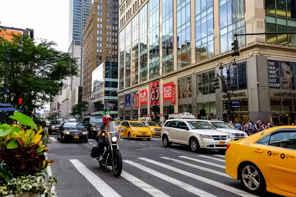 纽约市曼哈顿街道全景 街上有黄色的纽约市出租车 纽约曼哈顿 — 图库照片