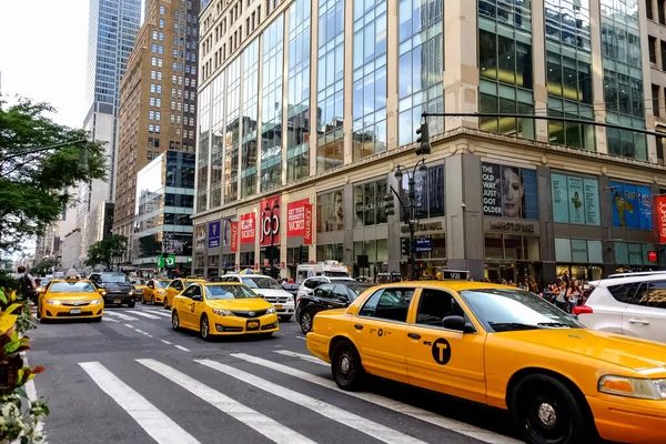 纽约市曼哈顿街道全景 街上有黄色的纽约市出租车 纽约曼哈顿 — 图库照片