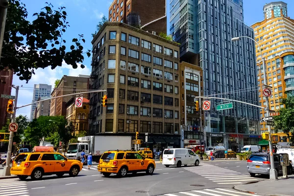 纽约市曼哈顿街道全景 街上有黄色的纽约市出租车 纽约曼哈顿 — 图库照片