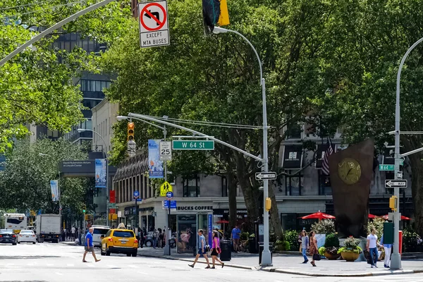 纽约市曼哈顿街道全景 街上有黄色的纽约市出租车 纽约曼哈顿 — 图库照片