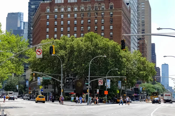 纽约市曼哈顿街道全景 街上有黄色的纽约市出租车 纽约曼哈顿 — 图库照片