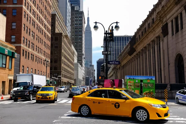 纽约市曼哈顿街道全景 街上有黄色的纽约市出租车 纽约曼哈顿 — 图库照片