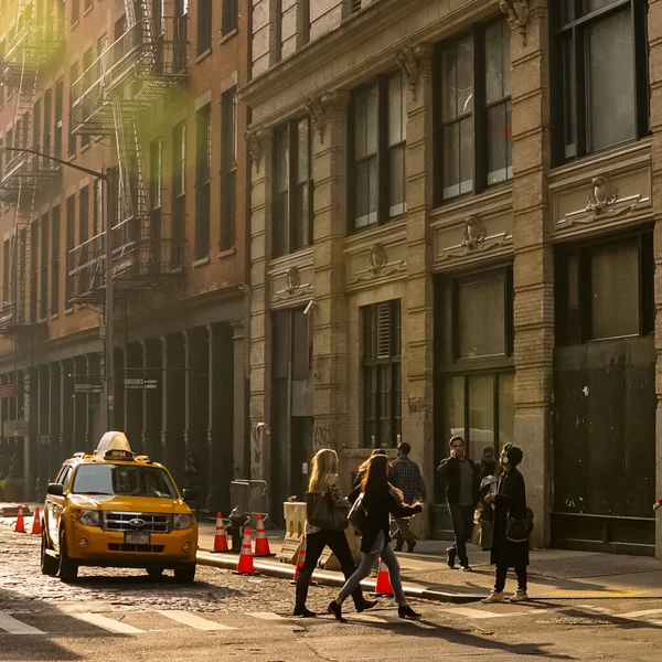 Panorama Rua Bairro Soho Nova York Com Táxis Amarelos Cidade — Fotografia de Stock