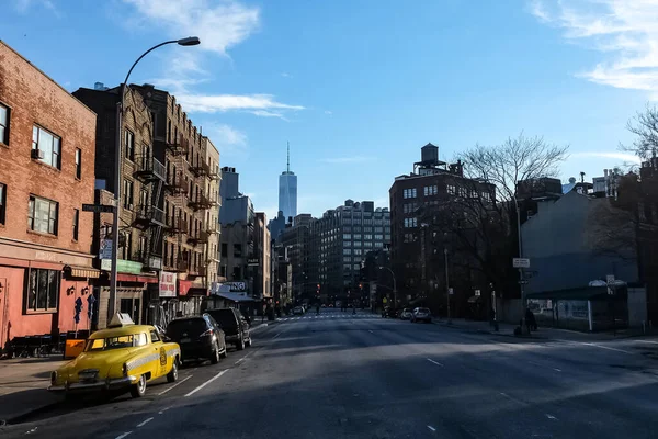 纽约市曼哈顿街道全景 街上有黄色的纽约市出租车 纽约曼哈顿 — 图库照片