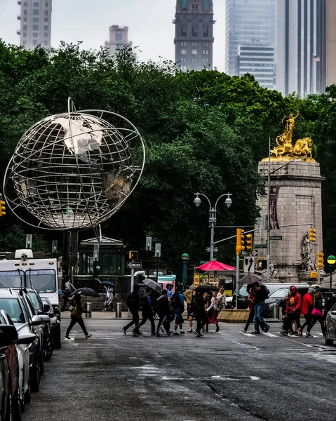 纽约市哥伦布圆环 街道上有黄色的纽约市出租车 纽约曼哈顿 — 图库照片