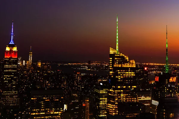 高層ビルや高層ビルが並ぶニューヨーク市マンハッタンのスカイライン ニューヨーク州マンハッタン — ストック写真