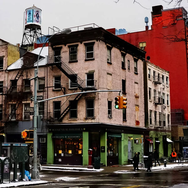 ニューヨーク市マンハッタン通りのパノラマ通りに黄色のニューヨーク市のタクシーケーブル ニューヨーク州マンハッタン — ストック写真