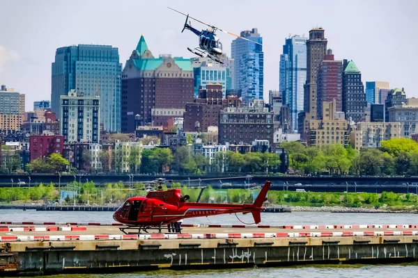 Downtown Manhattan Heliport Helicopter Landing Platform Pier East River Lower — Stock Photo, Image