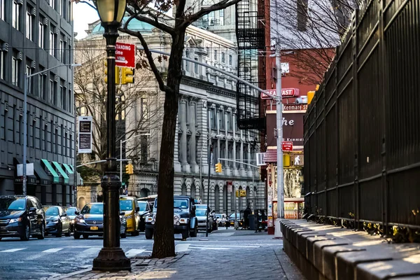 位于曼哈顿的纽约市Soho社区 街上有黄色的纽约市出租车 纽约曼哈顿 — 图库照片