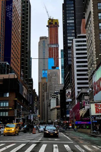 맨해튼 거리의 파노라마는 노란색 택시와 보행자들로 Manhattan New York — 스톡 사진