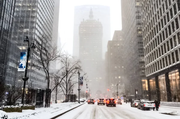 Wintersneeuwstorm Sneeuwstorm New York City Met Zware Sneeuwval Auto Bedekt — Stockfoto