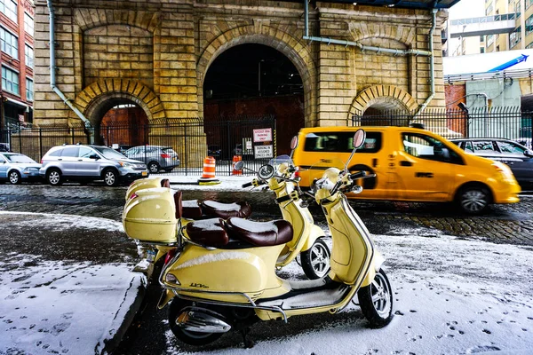 Tormenta Nieve Invernal Ciudad Nueva York Con Fuertes Nevadas Autos —  Fotos de Stock