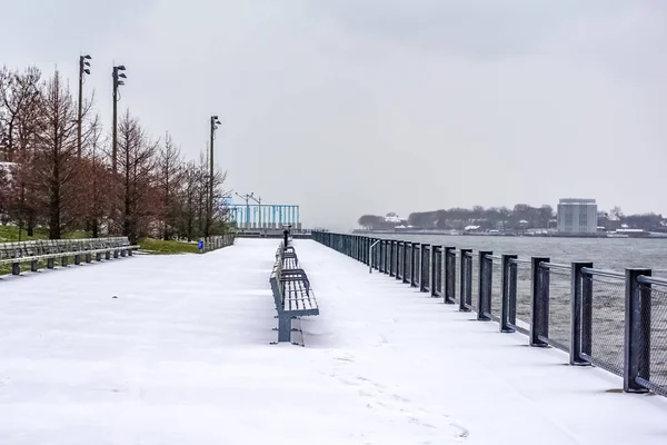 Tormenta Nieve Invernal Ciudad Nueva York Con Fuertes Nevadas Autos — Foto de Stock