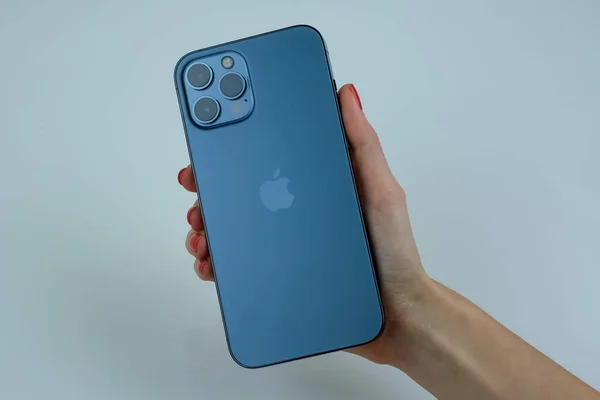 Iphone Pro Max Pacific Blue — стоковое фото