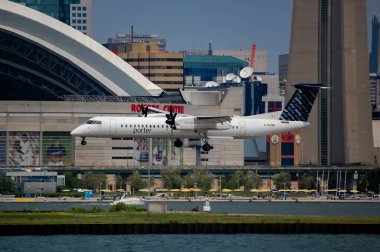 Porter Havayolları Dash 8-400 De Havilland Aircraft of Canada tarafından Kanada 'nın Ontario eyaletindeki Billy Bishop Toronto City Havalimanı' na iniş yaptı..