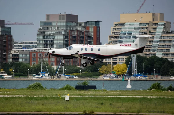 Air Bravo Pilatus Landing Billy Bishop Toronto City Airport Ontario — Stockfoto