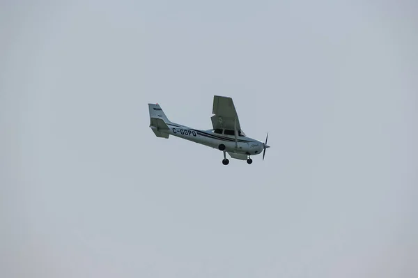 Canadian Flyers Cessna 172 Skyhawk Aterrissando Aeroporto Billy Bishop Toronto — Fotografia de Stock