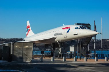British Airways Concorde süpersonik yolcu jeti New York 'taki Intrepid Sea, Air and Space Museum' da sergileniyor.. 