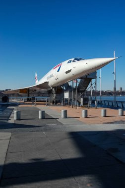 British Airways Concorde süpersonik yolcu jeti New York 'taki Intrepid Sea, Air and Space Museum' da sergileniyor.. 