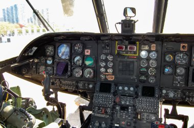 New York Filo Haftası boyunca Brooklyn, New York 'ta Boeing Vertol CH-46 Deniz Şövalyesi kokpiti. 