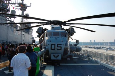  ABD Donanması 'nın USS Iwo Jima LHD-7 amfibik saldırı gemisinde..