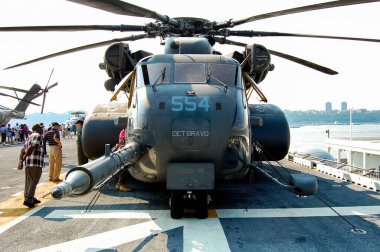  ABD Donanması 'nın USS Iwo Jima LHD-7 amfibik saldırı gemisinde..