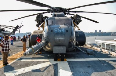 Sikorsky CH-53E Super Stallion helikopteri ABD donanmasının USS Iwo Jima LHD-7 amfibik saldırı gemisinde..