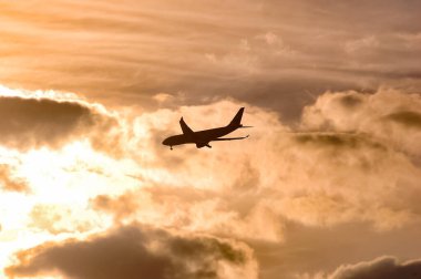 Brooklyn, New York 'un üzerinde güzel bir sabah güneşi bulutları.