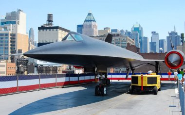 Lockheed A-12 (SR-71 Blackbird 'ün öncülü) New York' taki Intrepid Deniz Hava ve Uzay Müzesi 'nde.