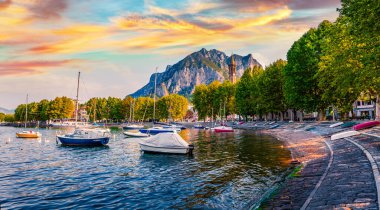 Çarpıcı sabah manzarası Lecco şehri, İtalya, Avrupa. Como Gölü 'nün renkli yaz sahnesi. Seyahat konsepti arka planı.