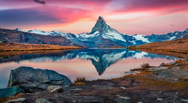 Majestätisk Morgon Utsikt Över Stellisee Sjö Med Matterhorn Topp Bakgrunden — Stockfoto