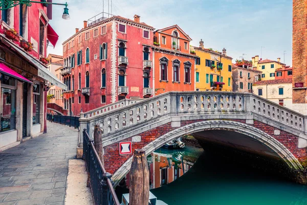 Beautiful Spring View Vennice Famous Water Canal Colorful Houses Splendid — Stock Photo, Image