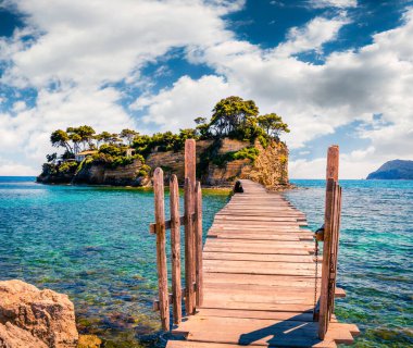 Cameo Adası 'nın parlak bahar manzarası. Port Sostis, Zakinthos Adası, Yunanistan, Avrupa 'da resim gibi bir sabah sahnesi. Doğa konseptinin güzelliği.