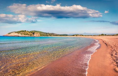 Zakynthos (Zante) adasının huzurlu sabah manzarası. İyon Denizi, Yunanistan ve Avrupa 'nın güneşli bahar deniz manzarası. Doğa konseptinin güzelliği.